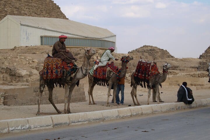 Private tour to Giza Pyramids and Dinner Nile Cruise 6