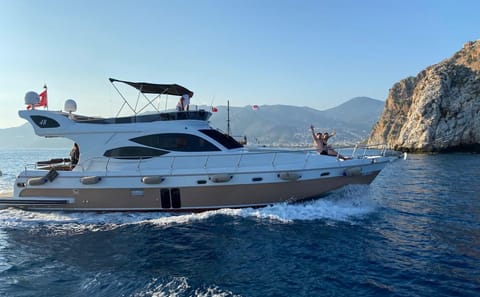 Private Yacht Tour along Alanya's Stunning Coastline