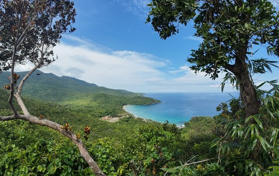 Puerto Princesa Shore Excursion: Beach and City Tour