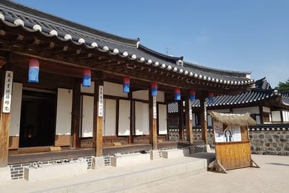 Seoul Morning Tour: Seoul Tower, Namsan Hanok Village, The War Memorial of Korea