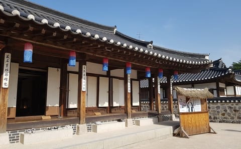 Seoul Morning Tour: Explore Seoul Tower, Hanok Village, and War Memorial