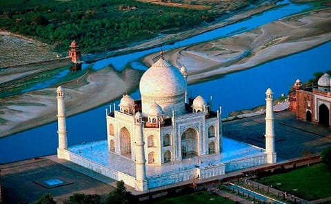 Agra Sightseeing Tour with Private Vehicle and Guide