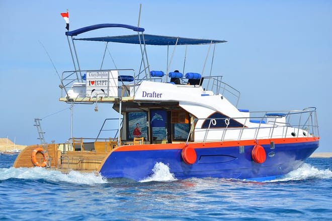8-Hour Private Yacht Charter Exclusive &amp; Lunch Transfer -Hurghada