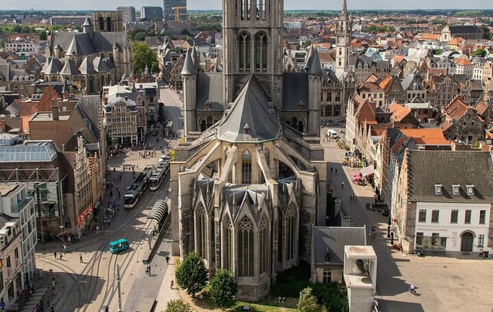 Private Walking Tour of Ghent: Gravensteen and City Hall
