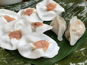 Biking Tour of Hoi An's Culinary Highlights and Tra Que Village