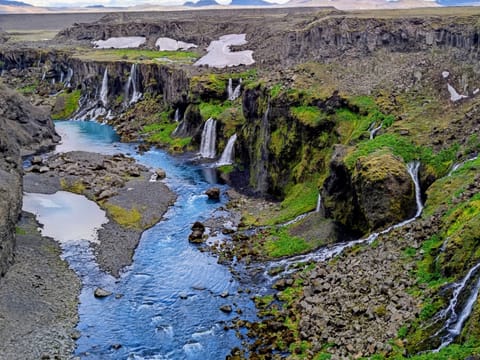 Landmannalaugar Rainbow Mountains 4x4 Tour - Valley of Tears
