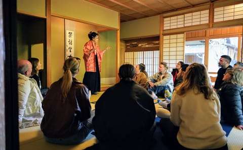 Cultural Experience Tour: Tea, Flowers, and Shodo in Izumisano