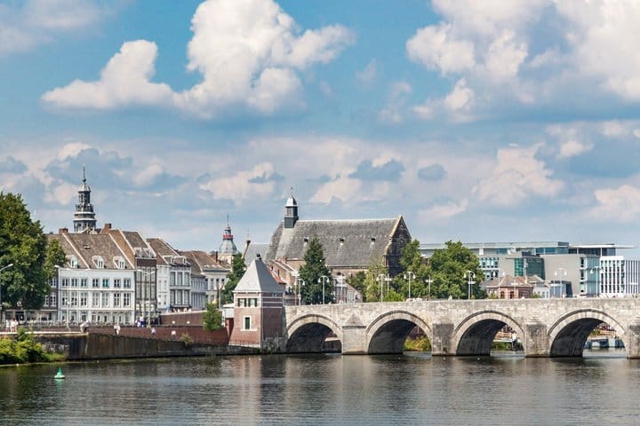 TOP Maastricht : Private Guided Tour with your mobile 2