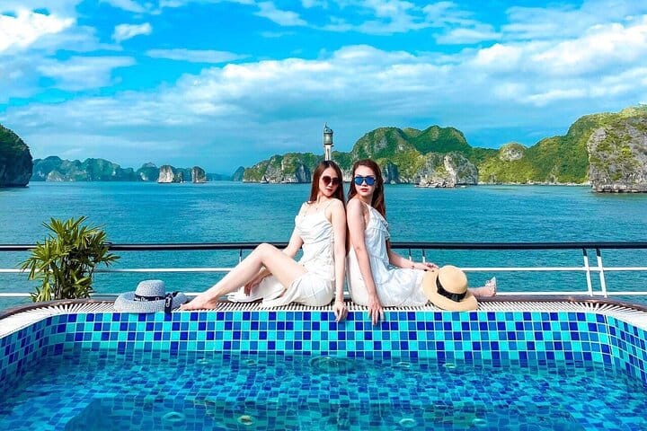 LA CASTA CRUISE - Luxury 5 Star Halong Bay 1 Day - JACUZZI POOL