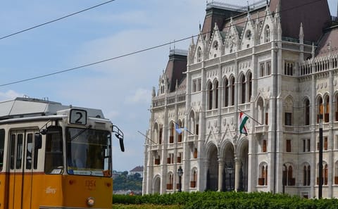 Eco-friendly Walking Tour of Budapest and Széchenyi Bath