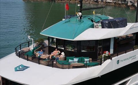 Luxury Full-Day Catamaran Cruise in Halong and Lan Ha Bay