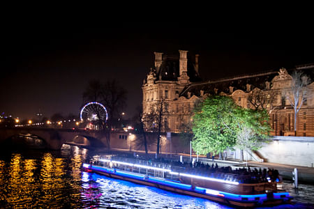 Paris Romantic Night Tour with Champagne Cruise and Dinner