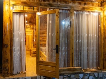 Three-Day Sapa Adventure with 4-Star Hotel and Bungalow Stay