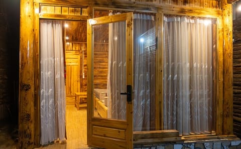 Three-Day Sapa Adventure with 4-Star Hotel and Bungalow Stay