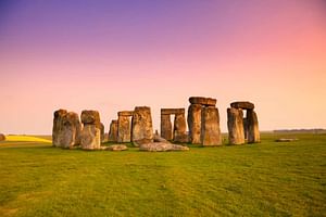 Stonehenge and Bath Guided Day Tour from London