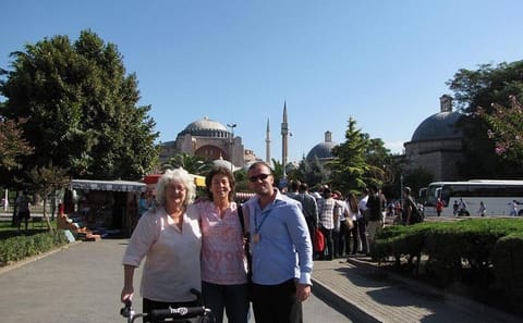 Istanbul Cultural Tour: Hagia Sophia, Blue Mosque, Grand Bazaar
