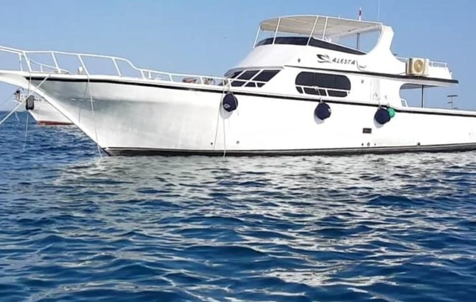 Private Boat Trip for Snorkeling and Fishing from Hurghada