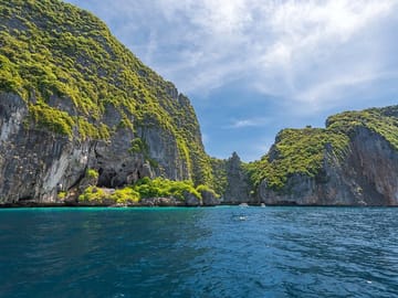 Phuket Island Hopping Tour: Phi Phi and James Bond Islands