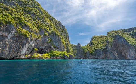 Phuket Island Hopping Tour: Phi Phi and James Bond Islands