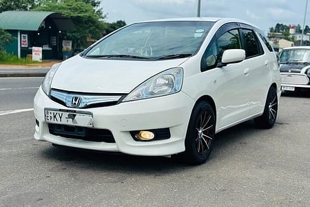 Seamless Sigiriya to Colombo Airport Transfer with Scenic Views