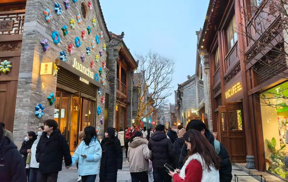 Zhengzhou Night Tour: Hot Pot Dinner and Foot Massage