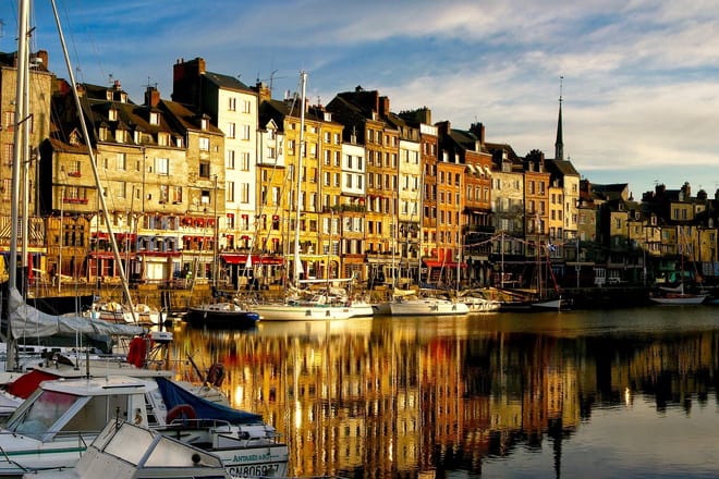 Private Normandy Guided Day Trip from Paris by Minivan with Calvados Tasting 8