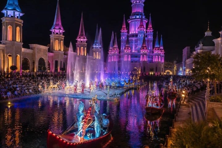 Land of Legends Night show with Roundtrip transfer from Antalya 4