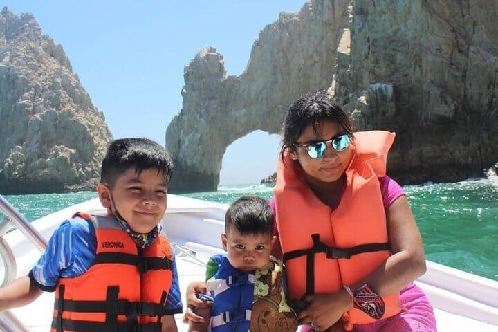 Private Glass Bottom Boat Tour to El Arco and Lover's Beach 10