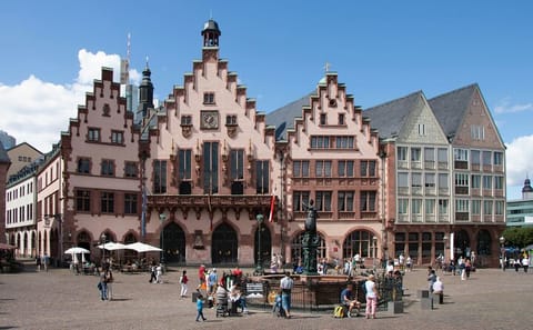Private 10-Hour Cultural Tour of Frankfurt with Photography