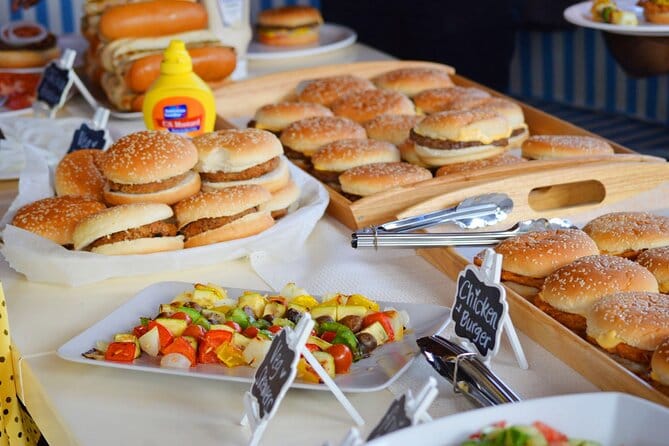 Dubai: Luxury Shared Yacht Tour with Breakfast or BBQ – Explore Iconic Dubai from the Sea