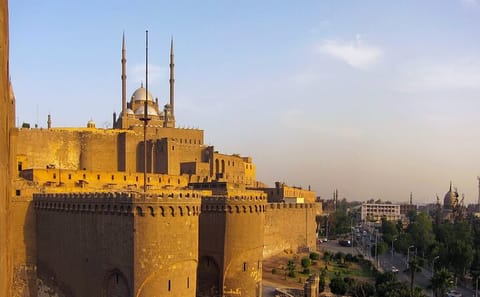 Private Cultural Tour of Historic Old Cairo and Giza