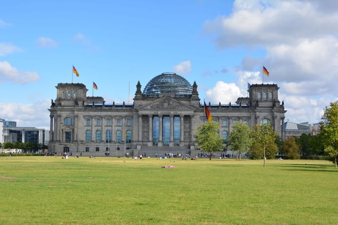 Berlin Highlights Brandenburg Gate and Tiergarten Bike Tour 3