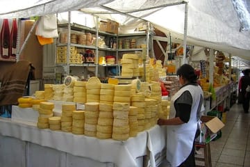 Culinary Walking Tour of San Camilo Market in Arequipa