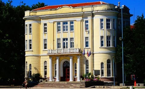 Plovdiv and Perushtitsa Day Trip with Wine Tasting from Sofia