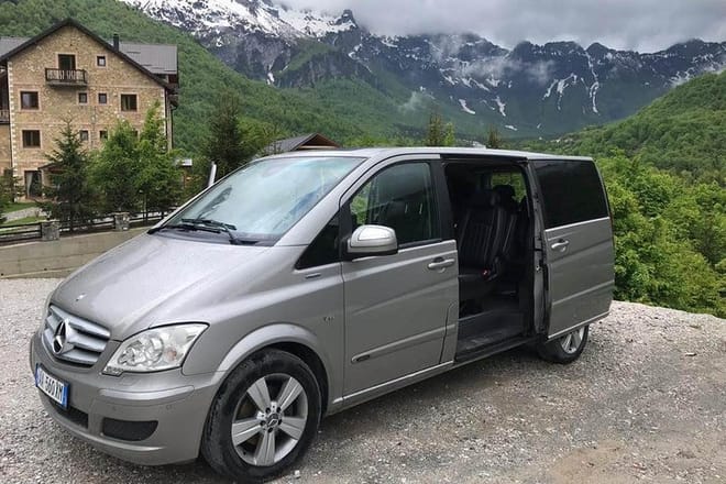 Luxury Minivan Mercedes Benz Viano 8 seater