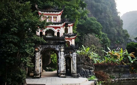 Tam Coc Full-Day Tour with Boat Ride from Hanoi