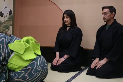 Learn Zen of Making tea Matcha,enjyoing Wagashi/Osaka Castle