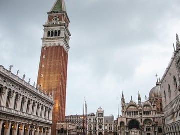 Professional Photoshoot Experience in St. Mark's Square, Venice