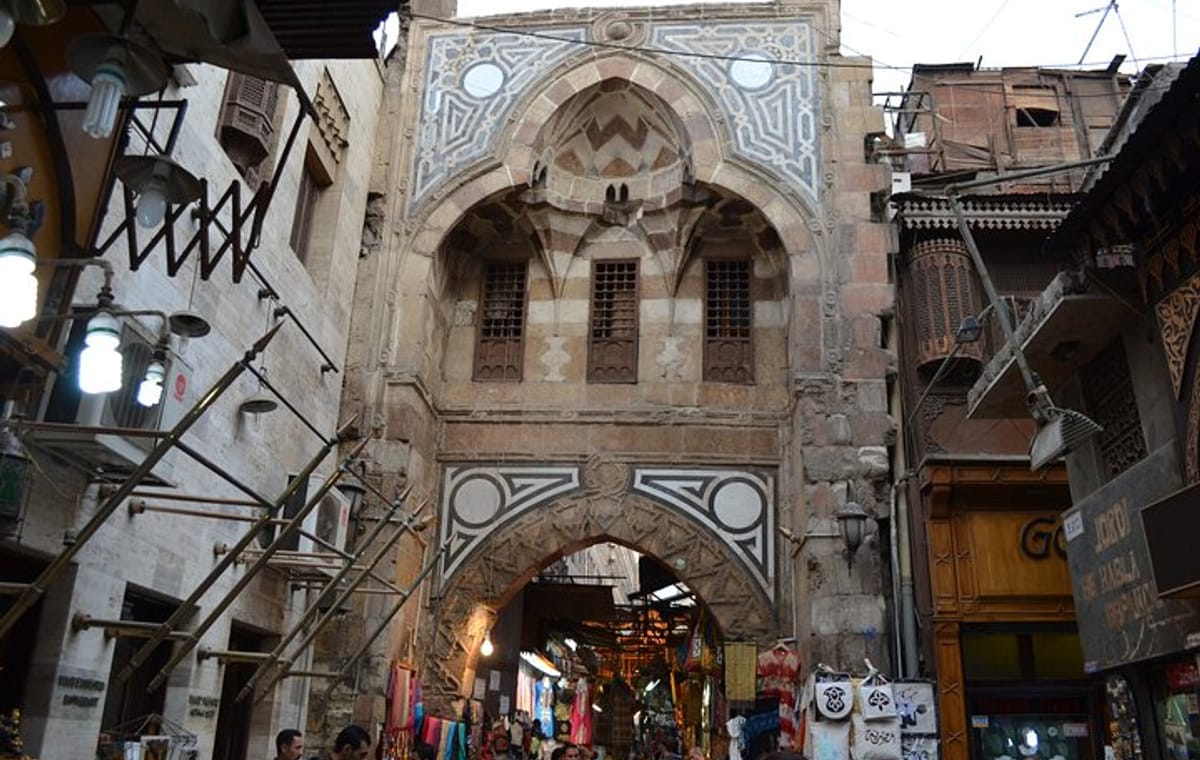 Private Visit to Cairo’s Khan el Khalili Market with Local dish