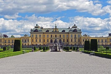 Guided Tour of Stockholm's Historic Squares and Gamla Stan