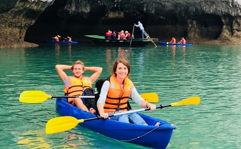 Halong Bay Day Tour with 6-Hour Cruise from Hanoi