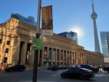 Self-Guided GPS Walking Tour of Toronto Highlights