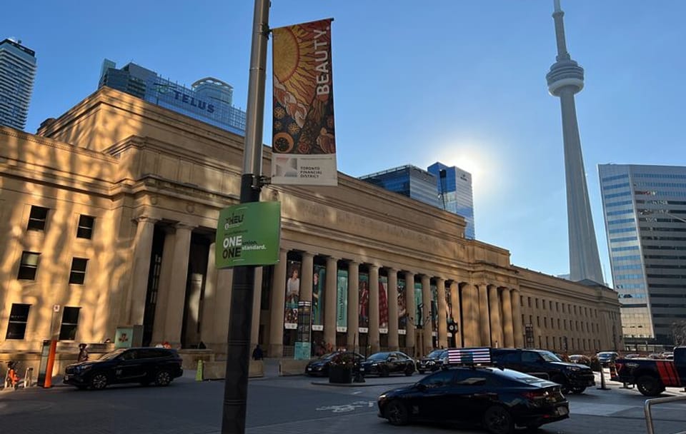 Self-Guided GPS Walking Tour of Toronto Highlights