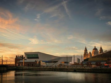 Liverpool City Tour from Manchester: 7-Hour Guided Experience