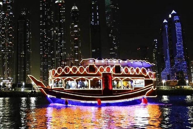 Cena combinada Dubai Frame + Dhow Cruise Marina
