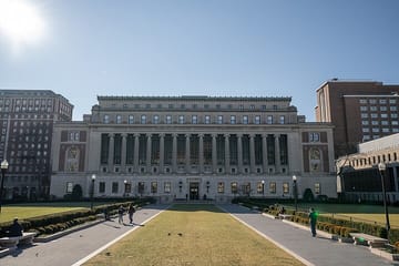 New York Contrasts and Gospel Mass Tour in Harlem