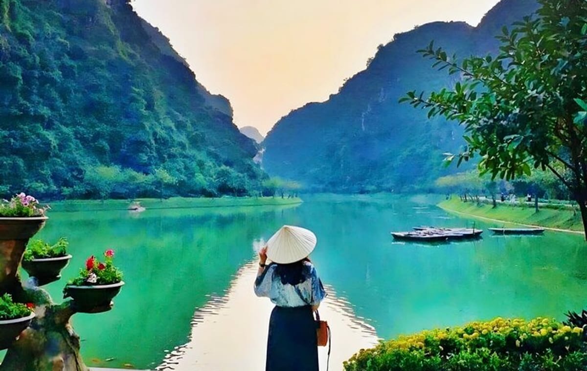 Explore Tour in in Tuyet Tinh Coc Tam Coc Mua Cave