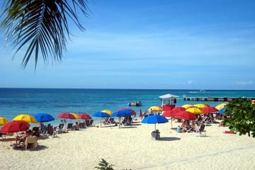 Doctor's Cave Beach and Shopping Tour from Montego Bay
