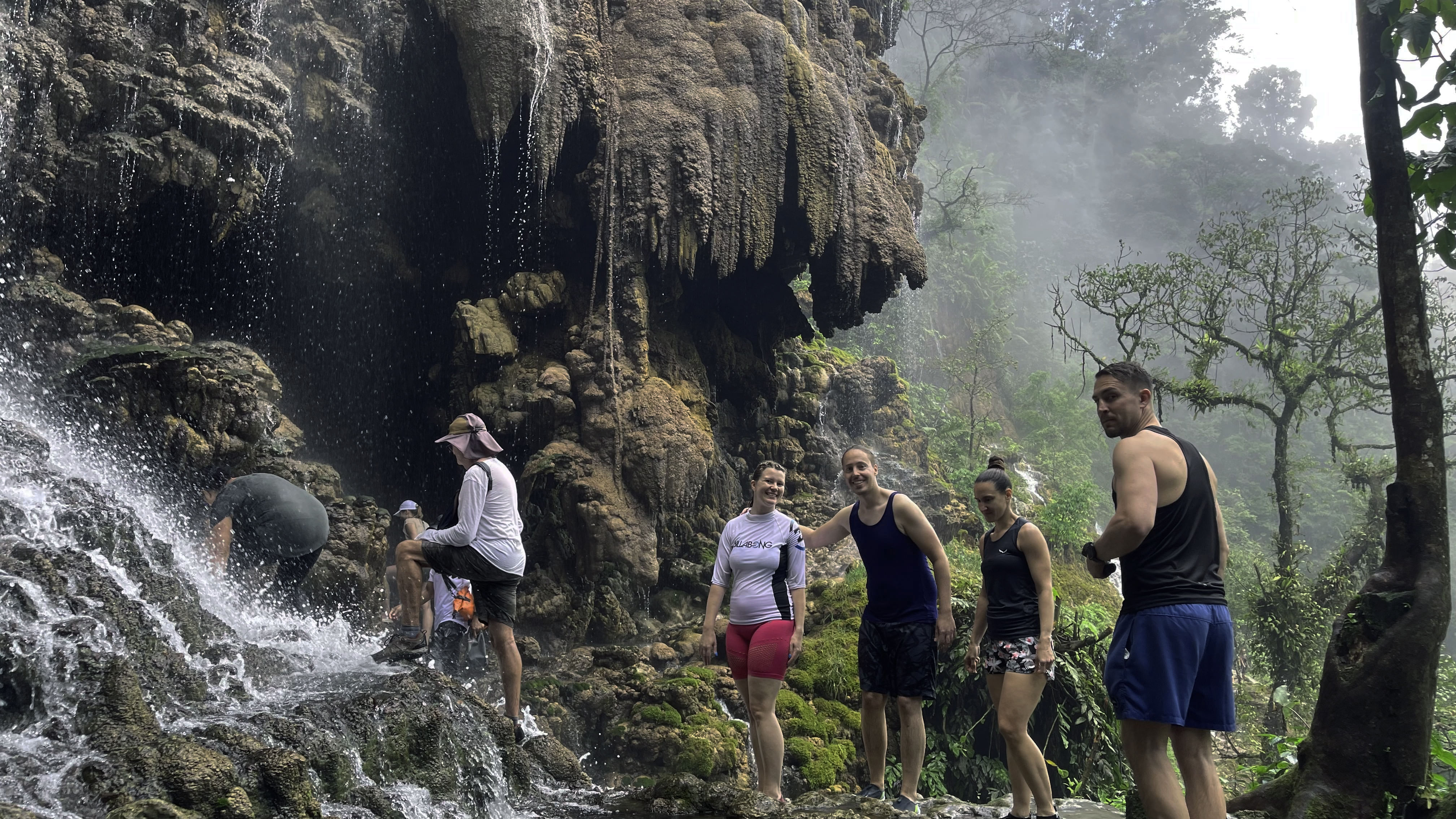 Programma di guida Ykexplore a goa tetes e alla cascata di Tumpak Sewu a Giava orientale in Indonesia da bali