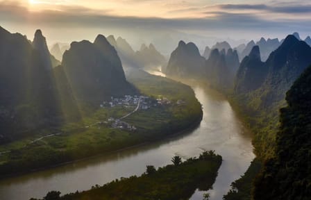 Yangshuo and Li River Sightseeing Tour in Guilin